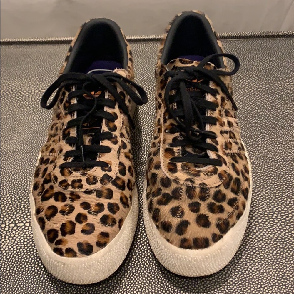 Women’s Adidas leopard hair sneakers 38.5